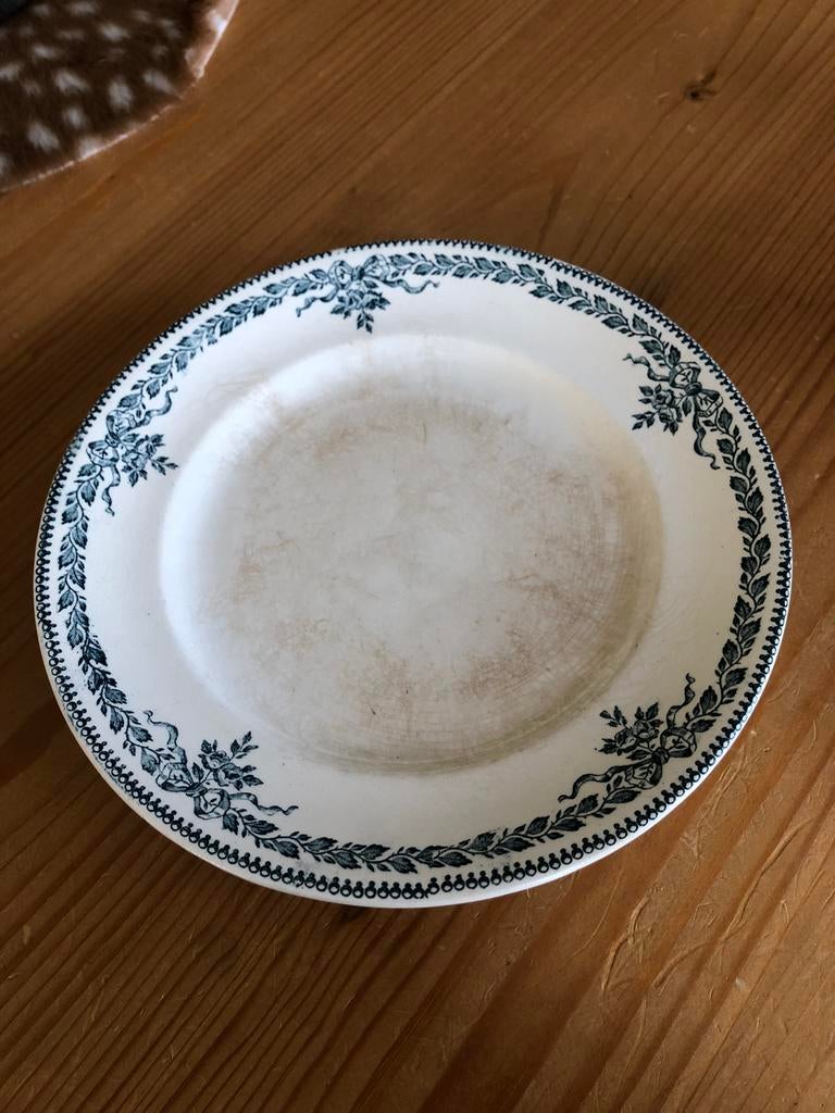 Ancienne assiette sur pied Ninon Longwy, Antiquités & Art