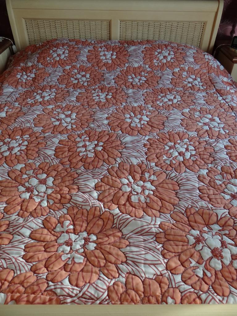 COUVRE-LIT imprimé orange/saumon lit 2 pers, Enlèvement ou Envoi, Comme neuf, Autres types, Deux personnes