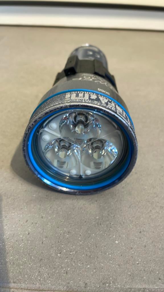 Lampe de plongée Fa&Mi Power LED 40, Sports nautiques & Bateaux, Enlèvement ou Envoi, Utilisé, Lampe de plongée