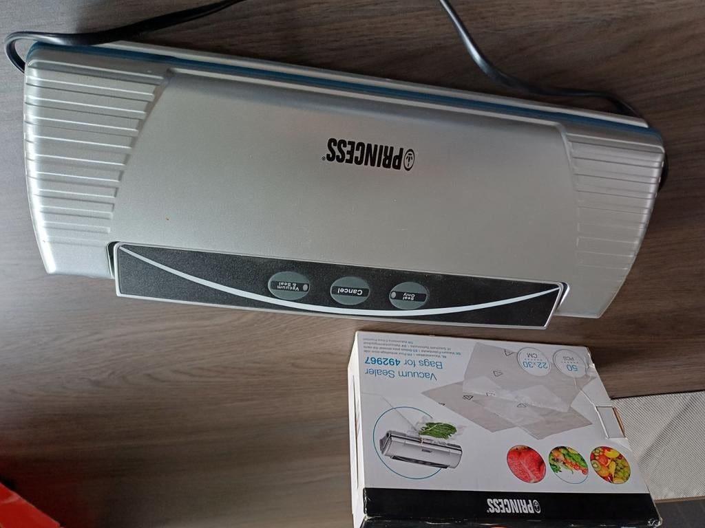 Vaciummachine met volle doos zakjes., Diversen, Ophalen