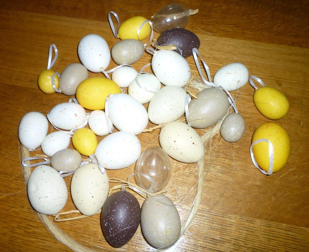 Lot de 32 œufs décoratifs à suspendre – incassables, Enlèvement, Comme neuf, Décoration