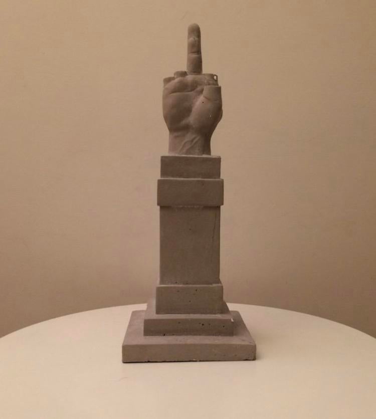 Cattelan beeld, Enlèvement, Statue