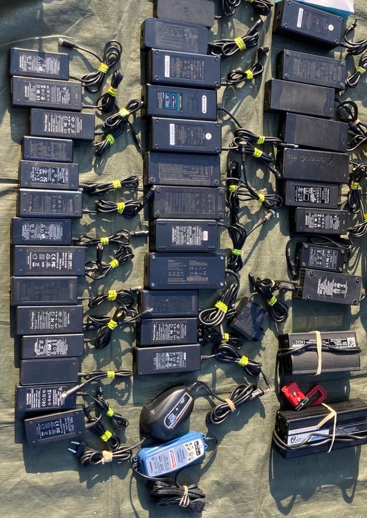 Vends en gros chargeur pour vélo et trottinette, Enlèvement ou Envoi, Comme neuf