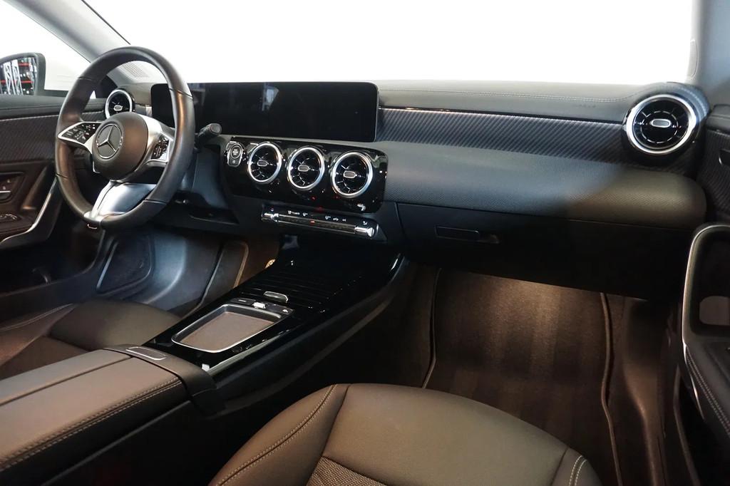 Mercedes-Benz CLA-Klasse 180 - TREKHAAK WEGKLAPBAAR - DISTRO, Gebruikt, 136 pk, Leder en Stof, Wit