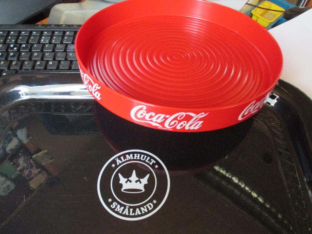 2 dienbladen ,prima staat , samen 2 euro of...., Huis en Inrichting, Woonaccessoires | Dienbladen, Ophalen of Verzenden, Zo goed als nieuw