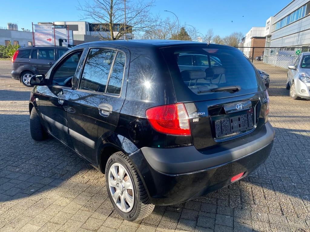 Hyundai getz met keuring verkoop en benzine, Auto's, Hyundai, Voorwielaandrijving, 4 deurs, Zwart, 4 cilinders