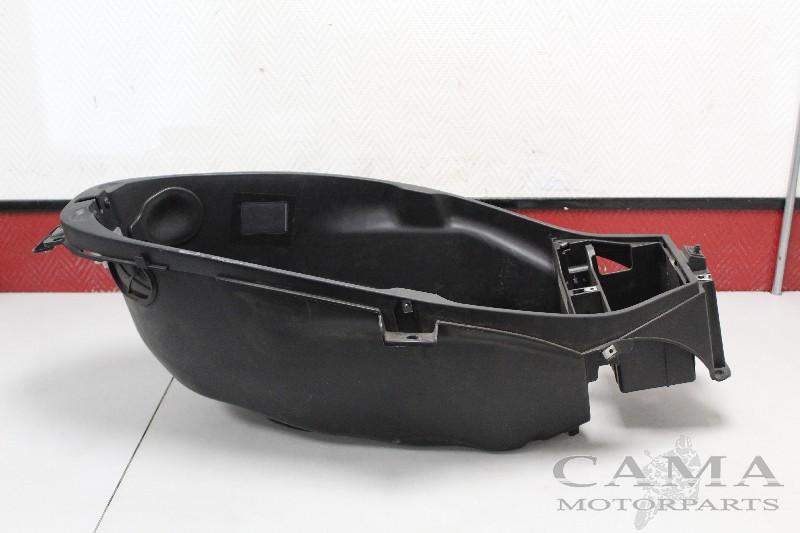 COFFRE À CASQUE Piaggio MP3 300 2010-2012 (01-2010/12-2012), Motos, Dhr. S. di Majo, Utilisé, Info@cama-motorparts.nl, P.J. Troelstraweg 8 8
3144 CX  MAASSLUIS, NL