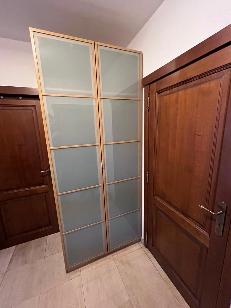 belle armoire spacieuse à prix avantageux, Maison & Meubles, Armoires | Penderies & Garde-robes, Enlèvement, Comme neuf, Avec tablette(s)