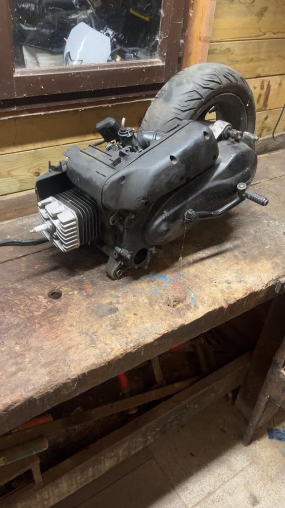 ‼️GEZOCHT‼️ zip 2t blok, Fietsen en Brommers, Brommeronderdelen | Scooters, Zo goed als nieuw, Piaggio, Blok, Ophalen