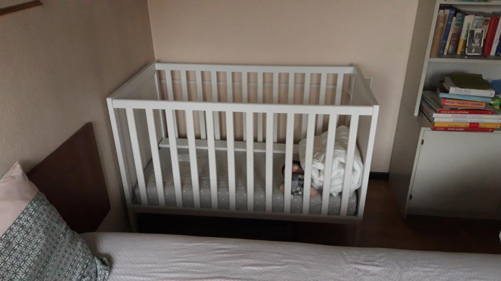 Babybedje, Ophalen, Zo goed als nieuw, Minder dan 140 cm, Matras