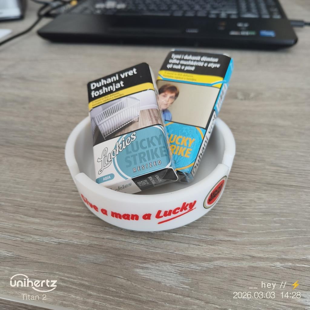 Assenbak Lucky Strike "Give A Man A Lucky", Collections, Articles de fumeurs, Briquets & Boîtes d'allumettes, Enlèvement ou Envoi