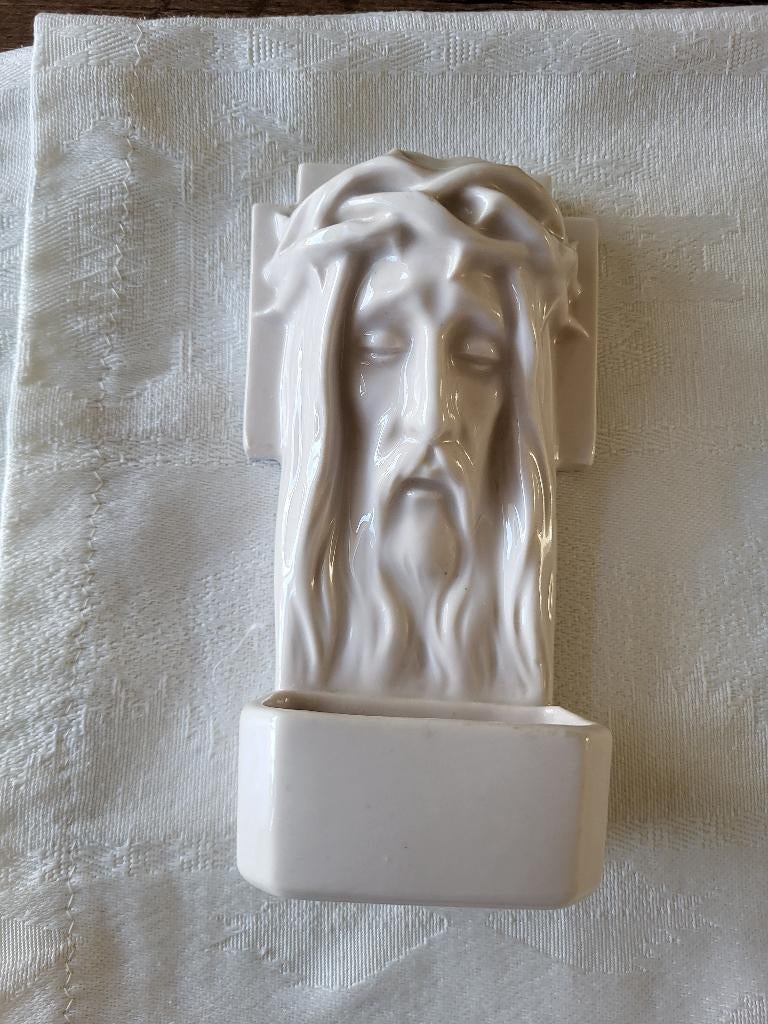 Bol à eau bénite en porcelaine avec tête de Jésus, Enlèvement ou Envoi