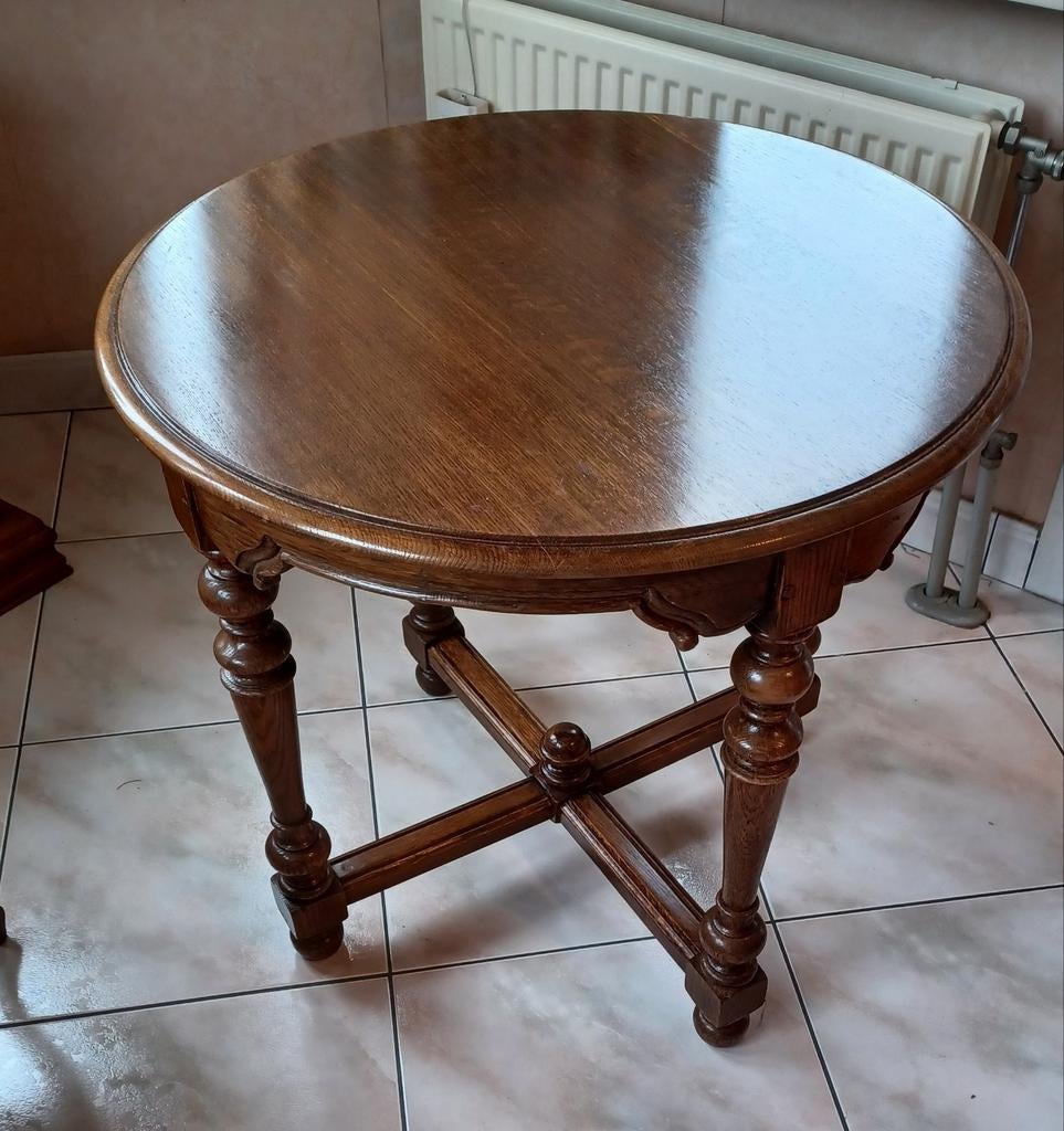 Antiek rond tafeltje., Ophalen