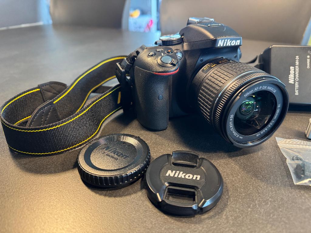 Nikon D5300 + 18-55mm - comme neuf, TV, Hi-fi & Vidéo, Appareils photo numériques, Enlèvement ou Envoi, Moins de 4 fois, Compact
