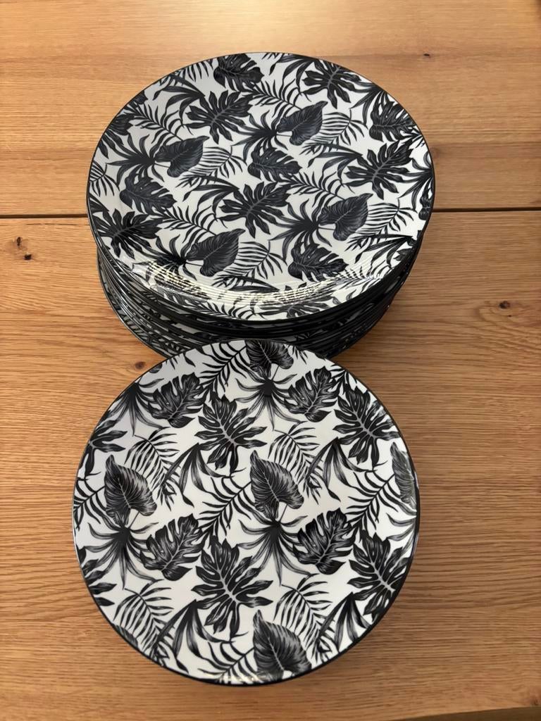 Lot assiettes noir et blanc, Enlèvement, Comme neuf