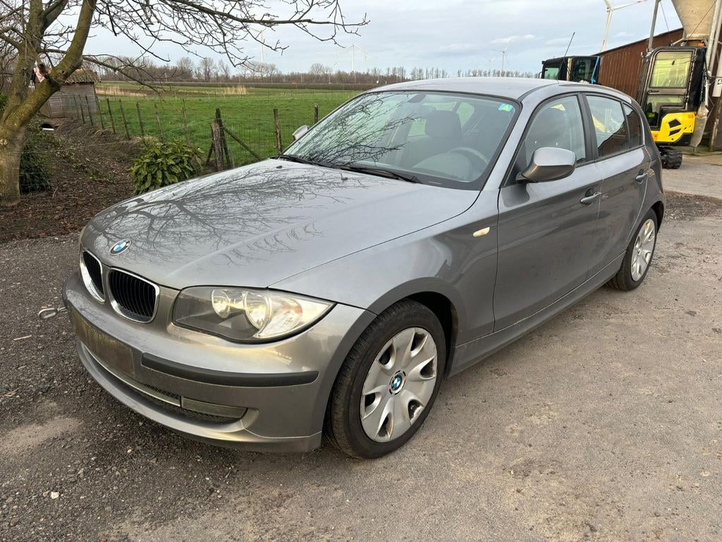BMW 318 D Automatiek 2010 Euro 5, Auto's, Automaat, Euro 5, 1 Reeks, Overige kleuren