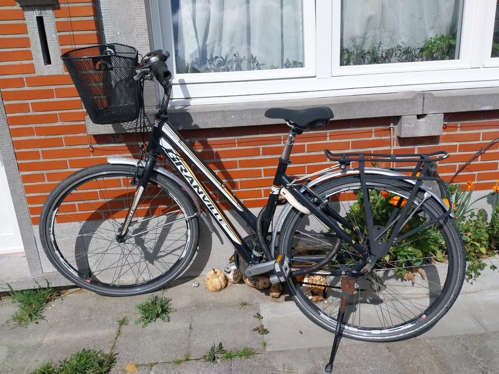 Vélo pour femme décent, a besoin d'un rafraîchissement, Enlèvement