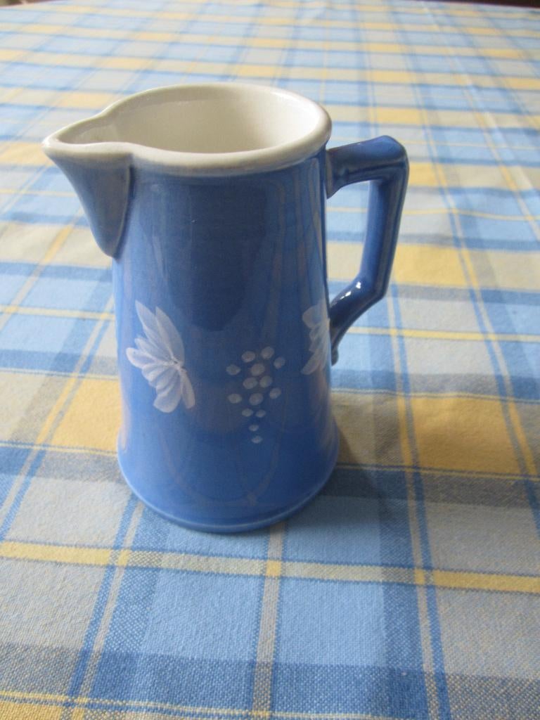 Mooie blauwe kruik voor wijn met druiven van Sarreguemines, Ophalen of Verzenden