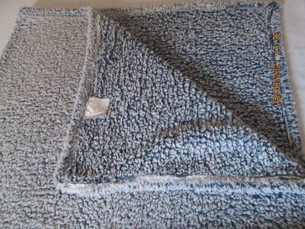 Couverture bleue douce au toucher, Maison & Meubles, Accessoires pour la Maison | Plaids & Couvertures, Enlèvement, Comme neuf