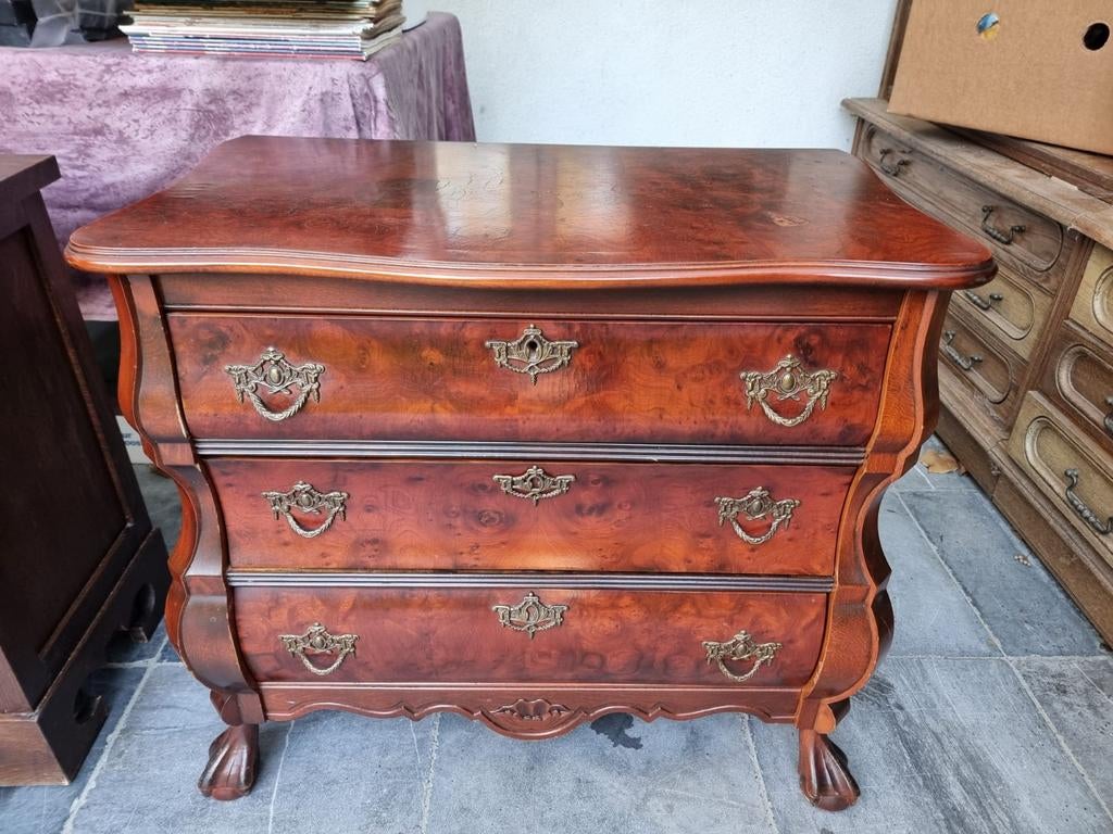 Commodekast, Enlèvement