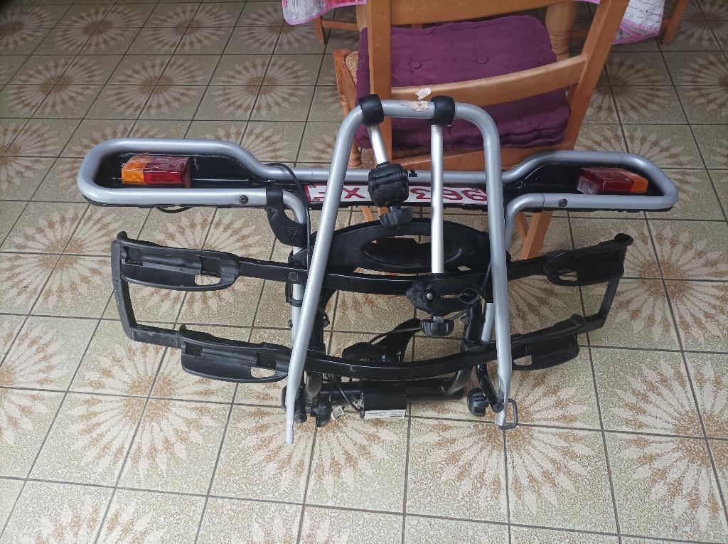 Porte-vélos Universel, 2 vélos, marque THULE, Autos : Divers, Porte-vélos, Comme neuf, Support d'attelage, 2 vélos, Pneus larges