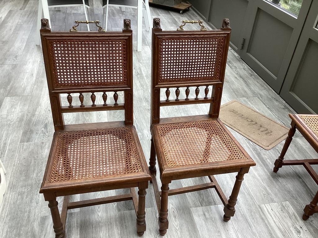 Rustieke stoelen, Enlèvement