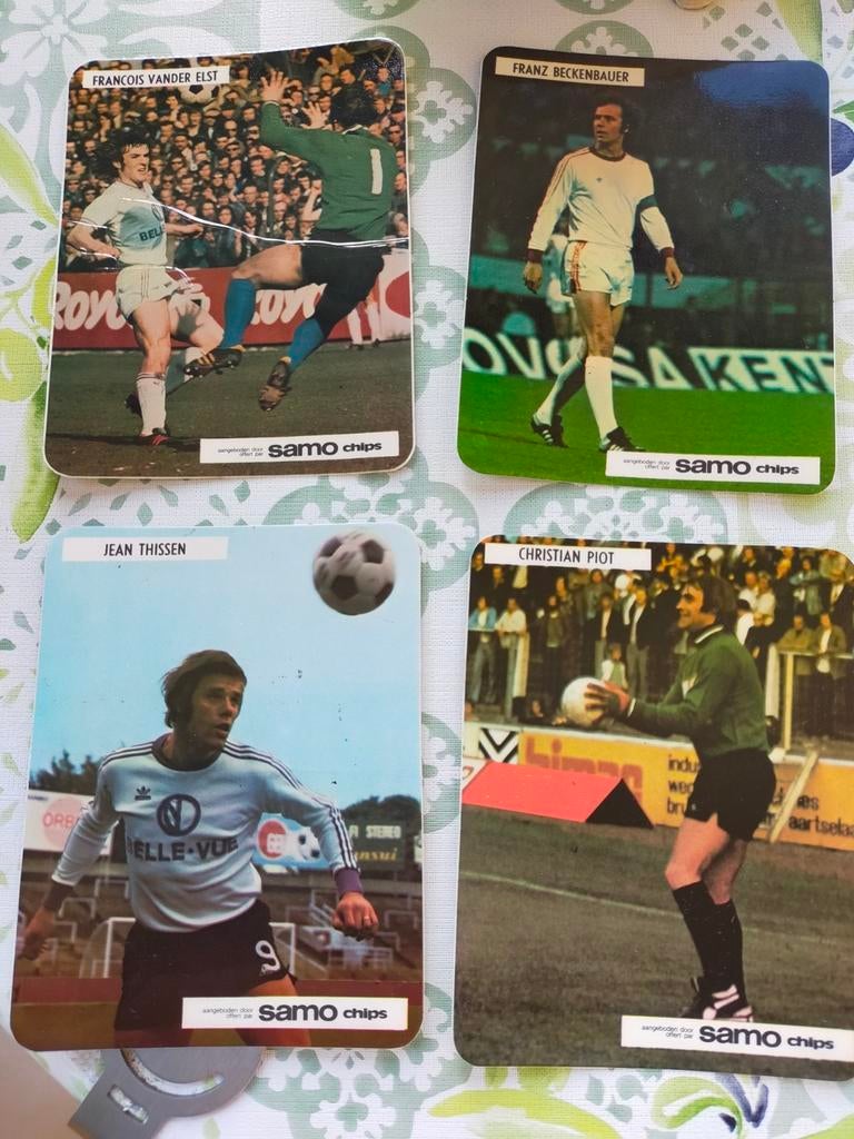 Een viertal stickers Samo chips 1974 van voetballers., Ophalen, Sticker