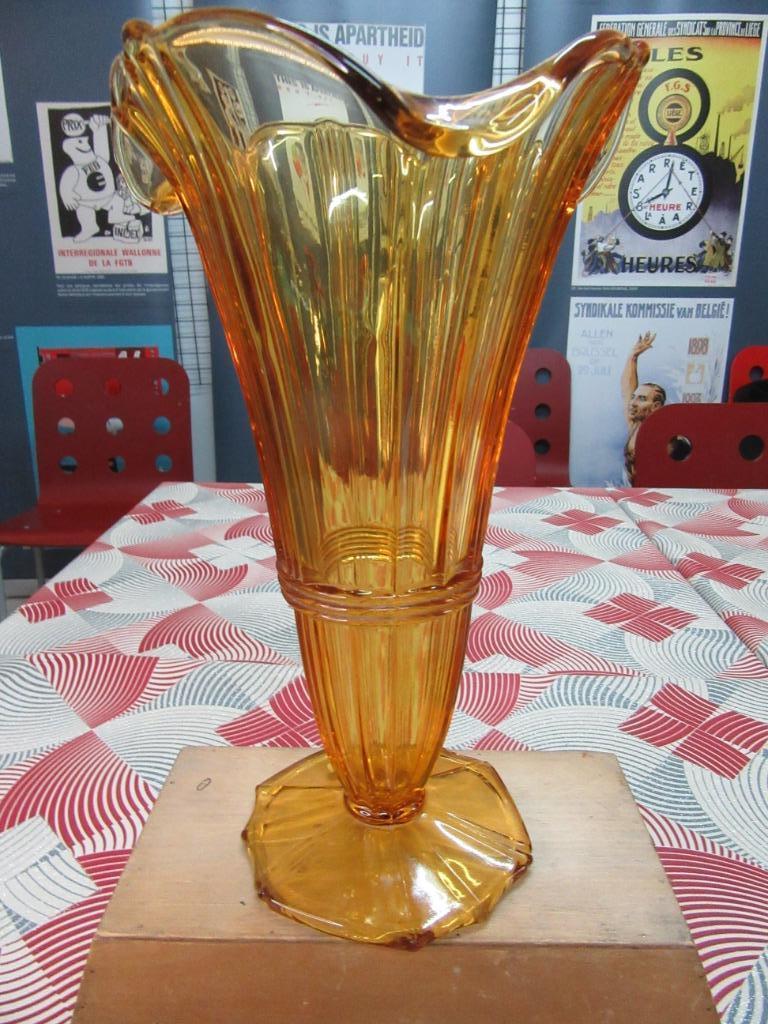 vase verre pressé art déco Scailmont, Antiquités & Art, Antiquités | Verre & Cristal, Enlèvement ou Envoi