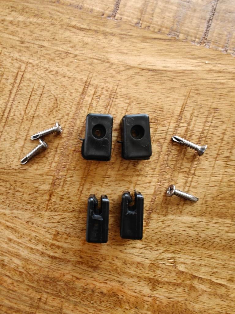 Draadclips 500 stuks voor draad of draadnet op te hangen, Ophalen of Verzenden, Zo goed als nieuw, Draad