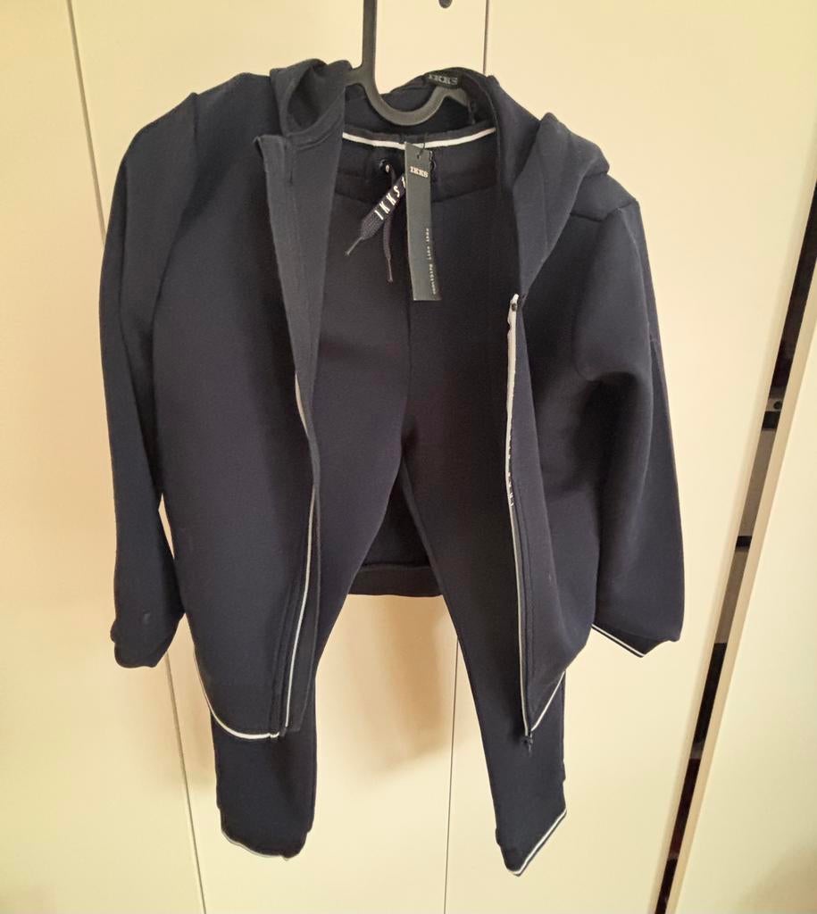 Ensemble enfant, IKKS, pantalon jamais porté -avec etiquette, Ophalen, Nieuw, Maat 46 (S) of kleiner, Blauw
