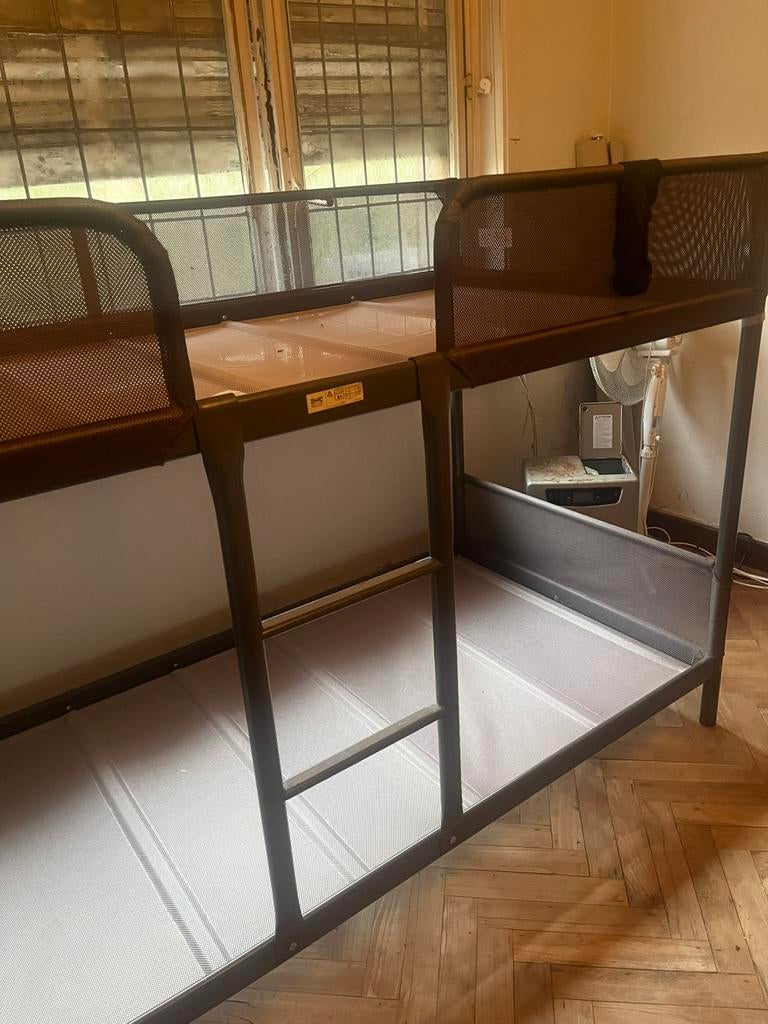 Stapelbed in nieuwstaat 90/1m90, grijs in ijzer, Huis en Inrichting, Slaapkamer | Stapelbedden en Hoogslapers, Ophalen, Zo goed als nieuw