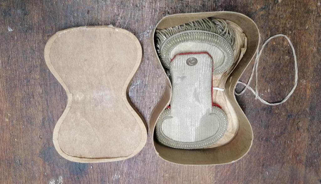 Épaulettes militaire de la garde nationale 1840 1850, Collections, Envoi