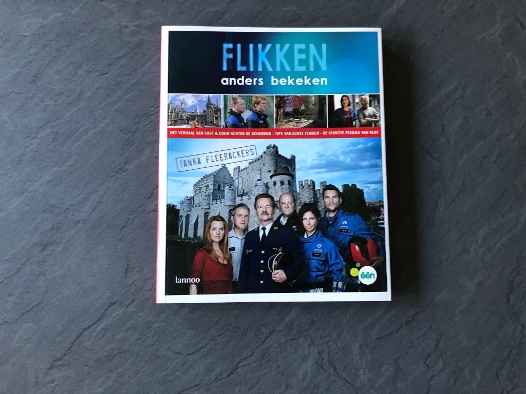 Flikken tv-reeks boek, Ophalen of Verzenden, Zo goed als nieuw