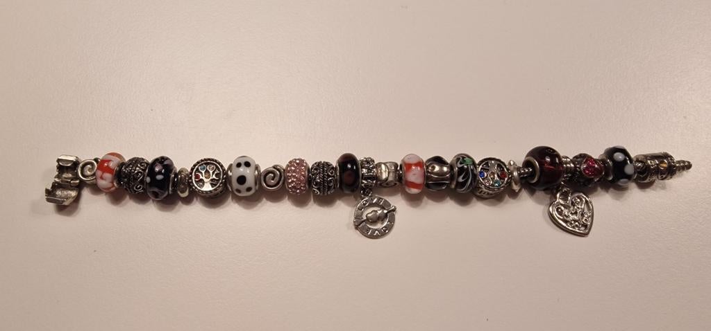 PANDORA Bedelarmband met 23 bedeltjes zilver, Handtassen en Accessoires, Armbanden, Ophalen, Zo goed als nieuw, Met bedels of kralen