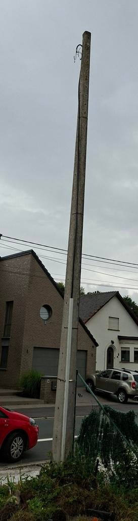 poteau en béton pour raccordement électrique, Enlèvement, Utilisé