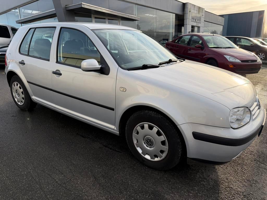 Golf 4 1.6 benzine 121.390km gekeurd voor verkoop, Auto's, Volkswagen, 100 kW, Stof, Zwart, 1600 cc
