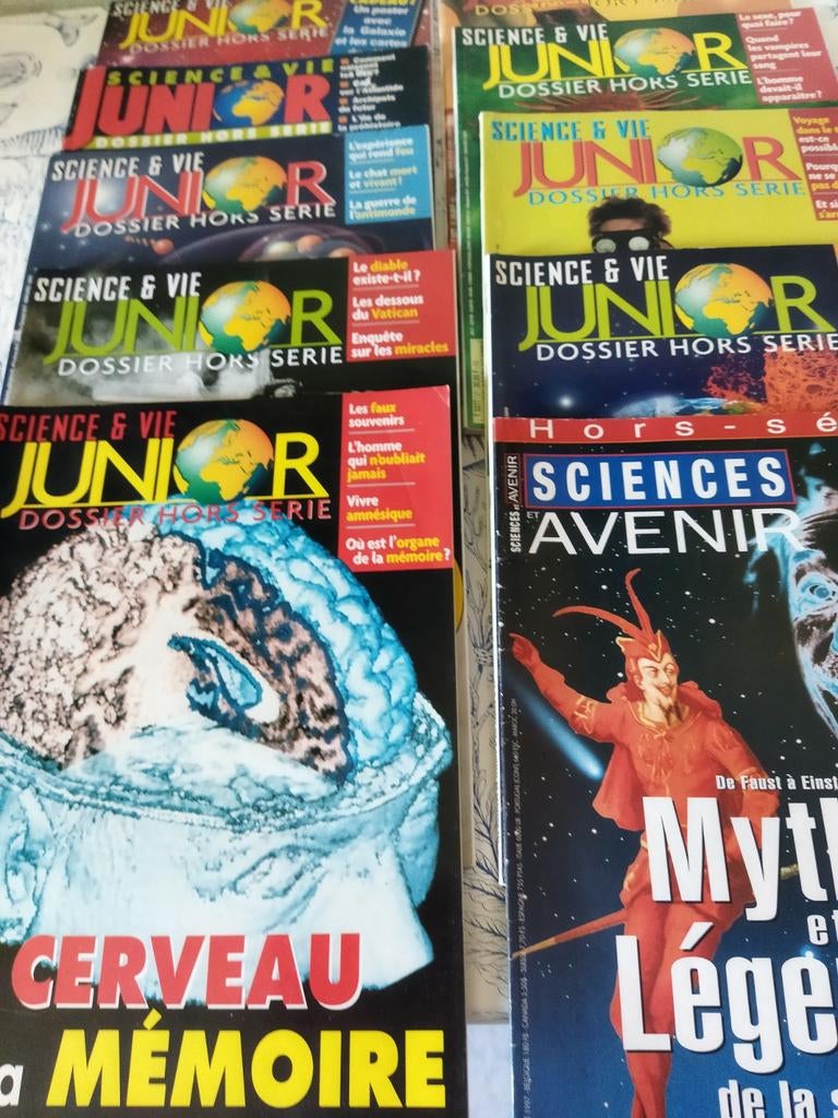 10 revues Sciences et Vie junior dossier hors série, Livres, Enlèvement ou Envoi, Comme neuf