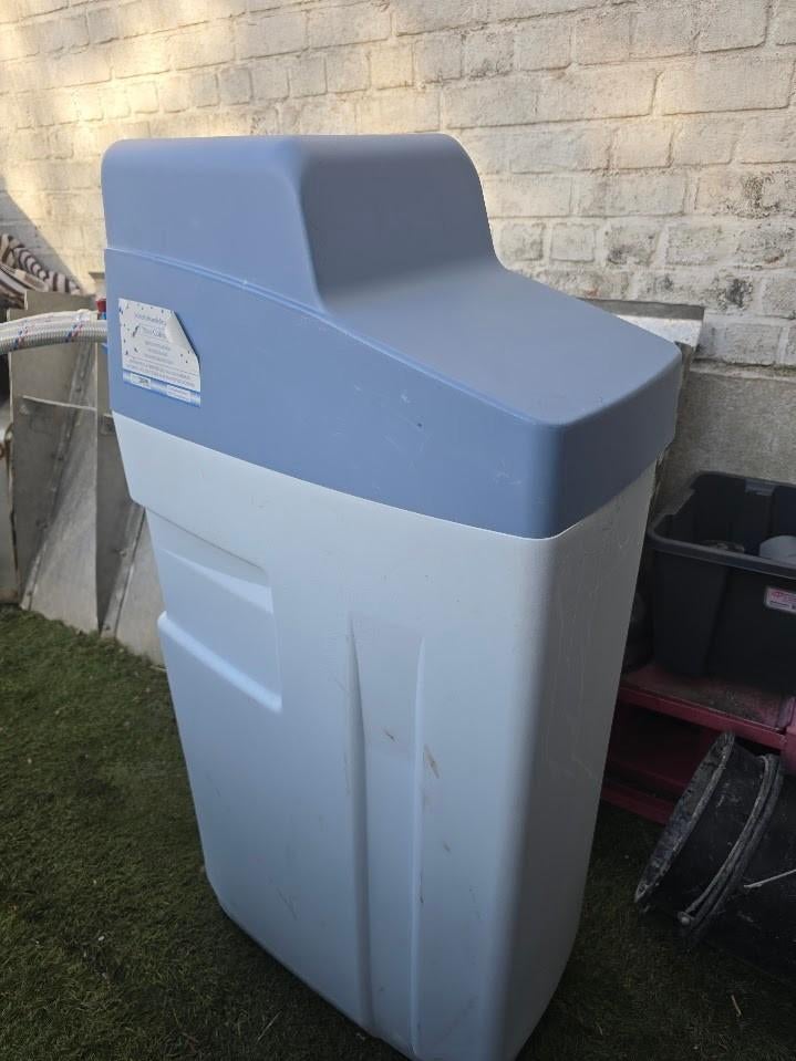 Waterverzachter waterontharder in goede staat, Elektronische apparatuur, Waterontharders, Ophalen, Gebruikt, Waterontharder met zout