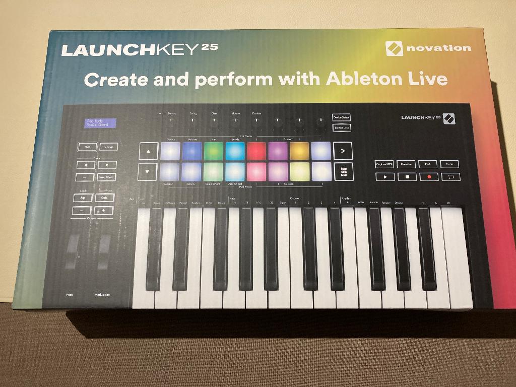 Novation Launchkey 25 MK3, Muziek en Instrumenten, Ophalen, Zo goed als nieuw