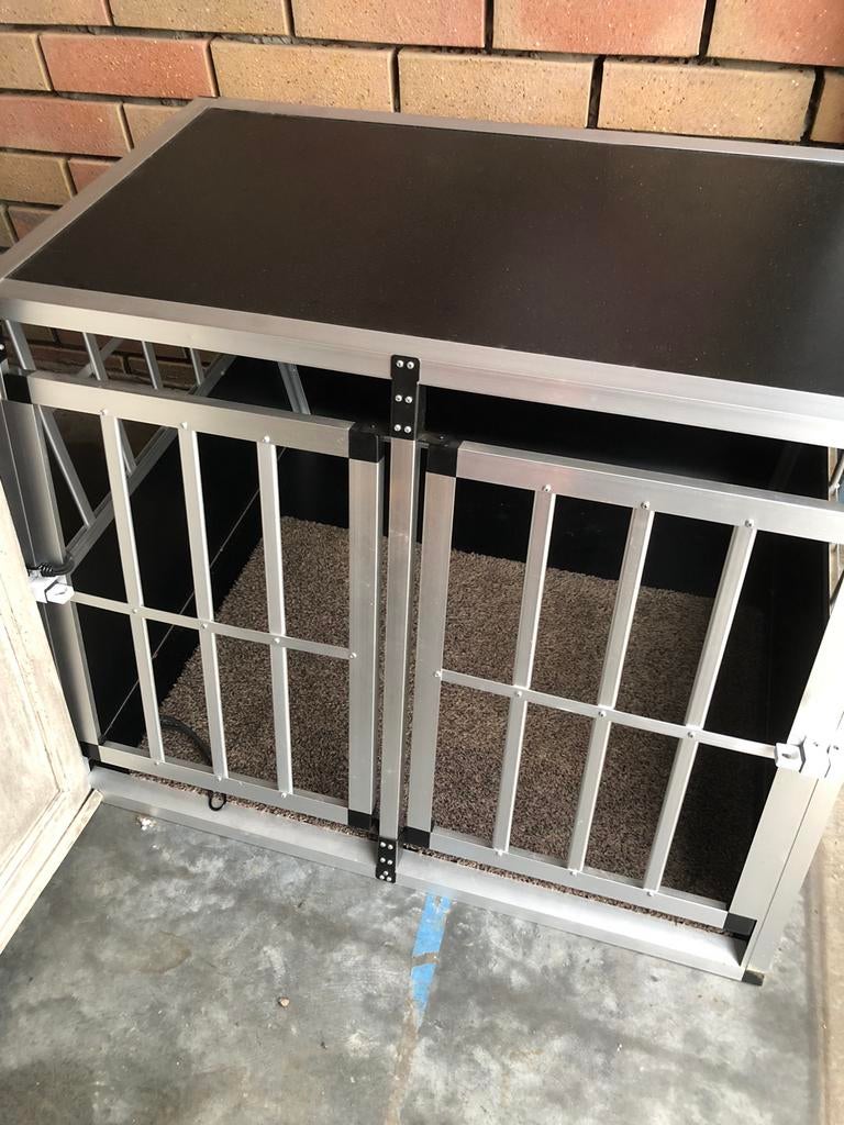 Hondenbench voor in de auto ., Ophalen, 65 tot 100 cm, Hondenhok, Zo goed als nieuw