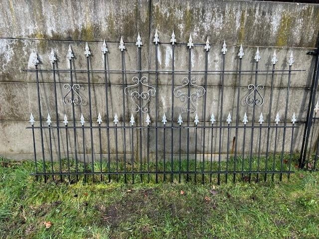 Metalen hekwerk en poort, Tuin en Terras, Tuinhekken en Hekwerk, Ophalen, Met poort, Gebruikt, Spijlenhekwerk