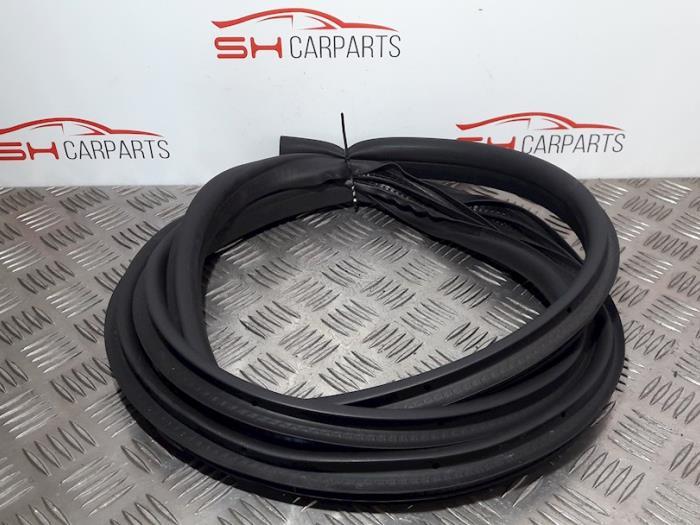 Joint caoutchouc portière 4portes arrière gauche d'un Ford, -, 3 mois de garantie, -, -