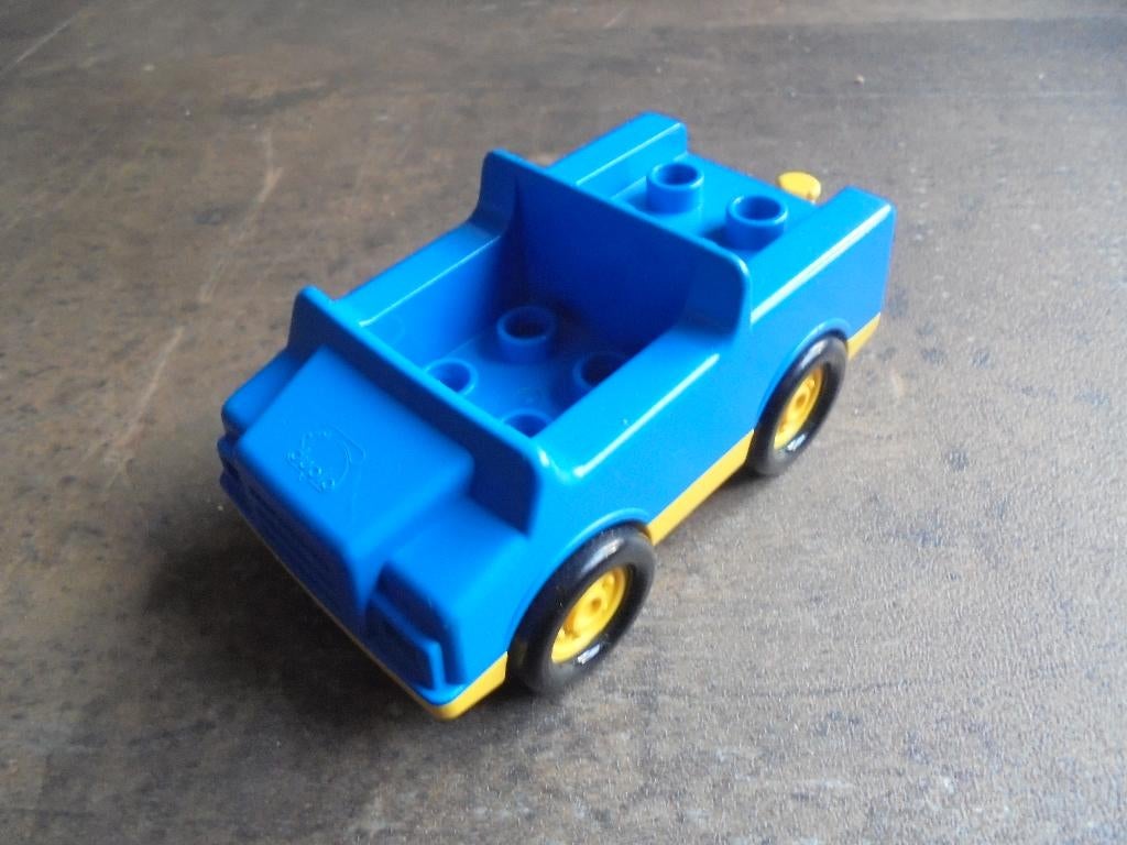 Lego Duplo Car with 2x2 Studs and Yellow Base (zie foto's) 2, Ophalen of Verzenden, Gebruikt, Losse stenen, Duplo