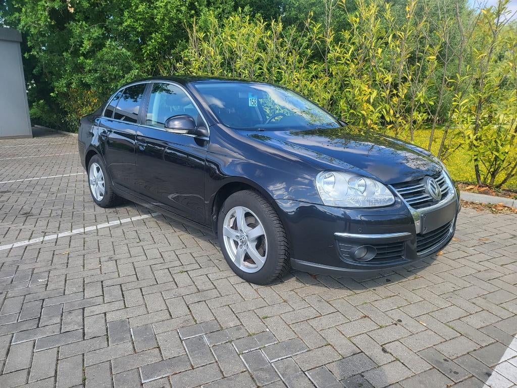 VW JETTA 1.6 TDi  CT OK met CAR-PASS, Auto's, Volkswagen, Voorwielaandrijving, Zwart, 4 cilinders, Zwart
