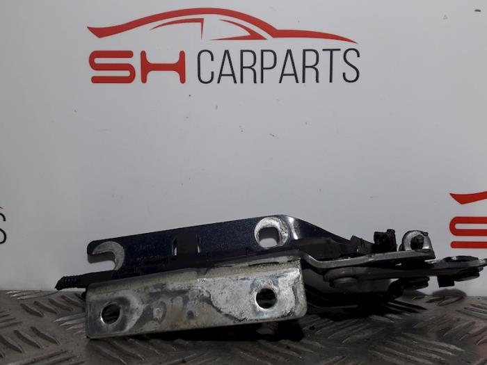 Charnière capot d'un Volkswagen Golf, Autos : Pièces & Accessoires, Volkswagen, -, 3 mois de garantie, Utilisé