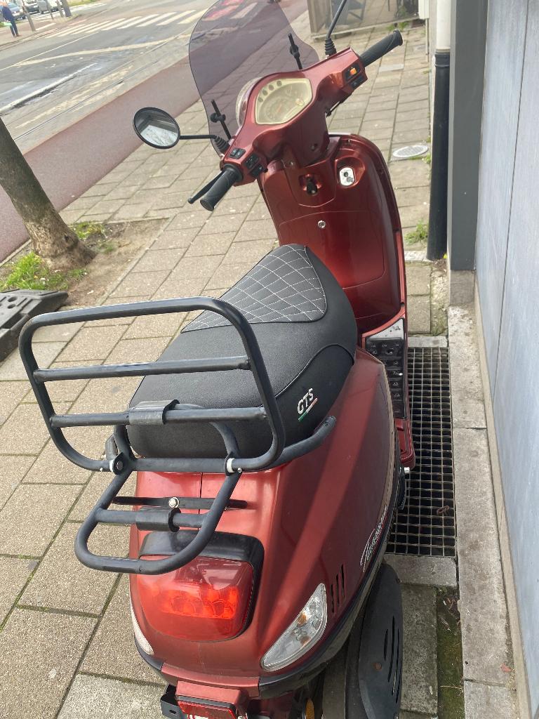 Scooter Gts Toscana, Fietsen en Brommers, Ophalen, Klasse A (25 km/u), Benzine, Gebruikt