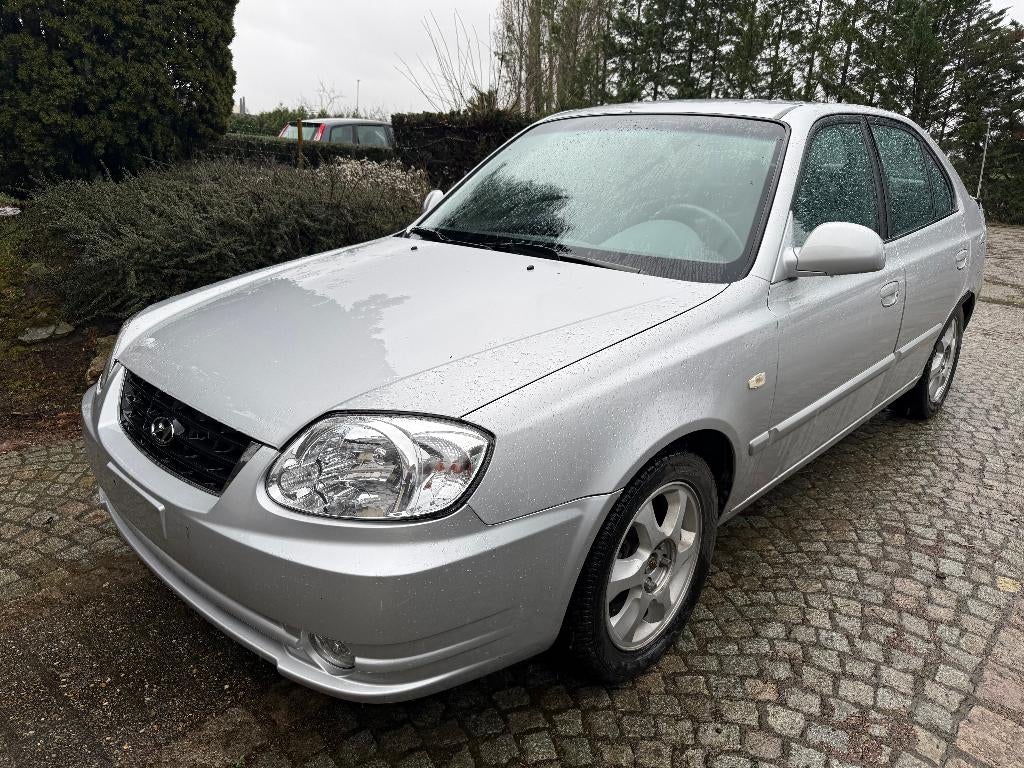 Hyundai ACCENT 1.6i BENZINE Automatik GLS A/C EURO 4, Auto's, Hyundai, 4 deurs, 1599 cc, 4 cilinders, Grijs