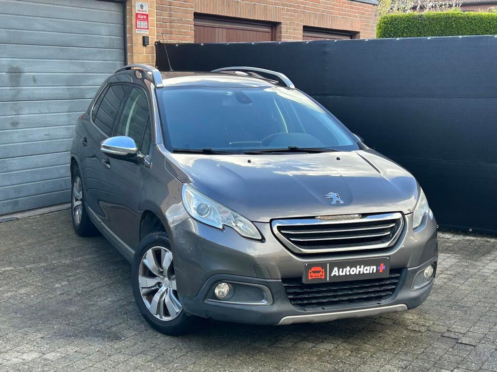 Peugeot 2008 1.2 PureTech Automaat Navigatie CruiseControle, 1199 cc, USB, Leder en Stof, 5 zetels
