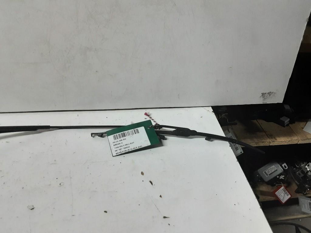 RUITENWISSERARM LINKS VOOR Peugeot 206 SW (2E / K), Gebruikt, Mevr. I. Hauben, Rue de l'Espoir 34 34
4030  GRIVEGNÉE, BE, Info@Collignon.be