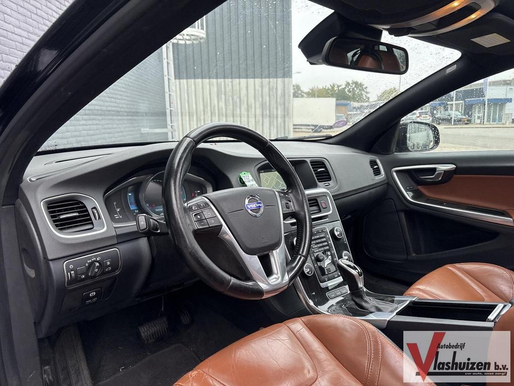 Volvo V60 2.4 D6 AWD Plug-In Hybrid Summum | Pano | Leder |, Auto's, Volvo, Automaat, 48 g/km, Zwart, Break
